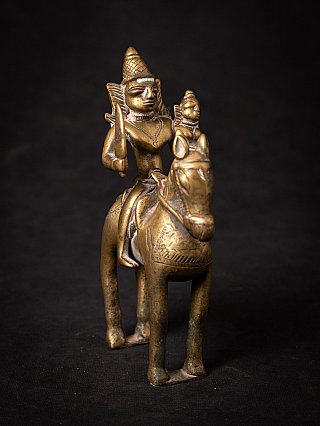 Antiek Indiaas bronzen paard met ruiter, driekwartaanzicht rechts met hoofd van het paard op de voorgrond