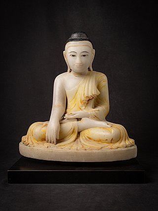 Marmeren Boeddhabeeld uit Birma, zittend in bhumisparsha mudra, vooraanzicht
