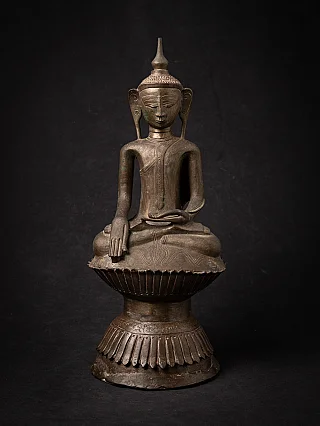 Bronze-Buddha-Statue aus Burma (Myanmar), sitzend in Bhūmisparśa-Mudrā, Frontalansicht