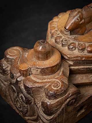 Antike handgeschnitzte hölzerne Puja-Tika-Box