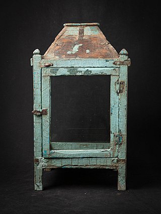 Houten tempelschrijn uit Birma (Myanmar) met glasfront, recht van voren gefotografeerd
