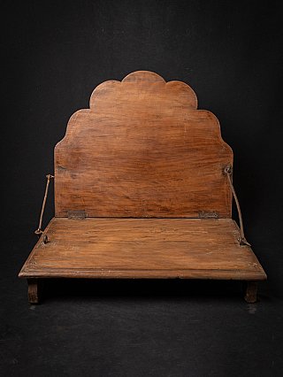 Wooden Indian throne, 19th century, full front view showing scalloped backrest