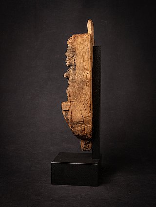 Devi-Relief aus Holz, Seitenansicht mit sichtbarer Stärke des Paneels