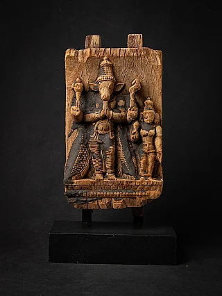 Holztafel-Relief Pashupatinath aus Indien, Frontalansicht auf schwarzem Sockel