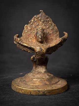 Nepalesische Garuda-Statuette aus Bronze, frontal mit ausgebreiteten Flügeln und Rundsockel