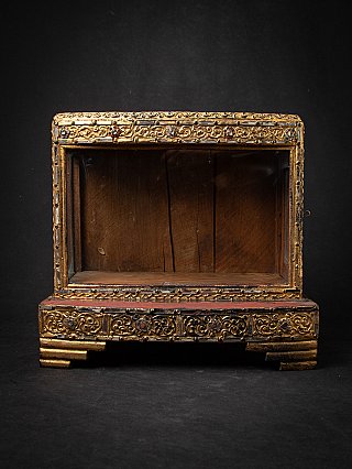 Antike Burmesische Buddha Tempel aus Holz