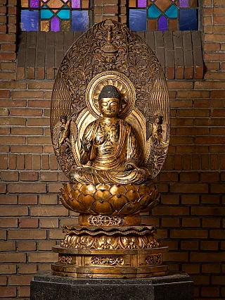 Japanese Amida Buddha statue in gilded wood, seated on lotus with halo, full front view