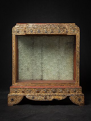 Antieke houten Birmese tempel/schrijn met vergulde omlijsting, frontaal met gesloten glas
