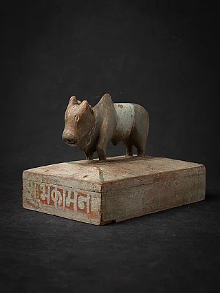 Alter indischer Nandi-Bull aus Holz