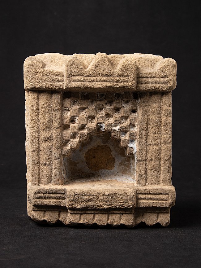 Indisches Tempel- oder Schreinelement mit Nische, Frontalansicht