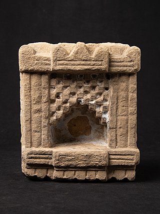 Indisches Tempel- oder Schreinelement mit Nische, Frontalansicht