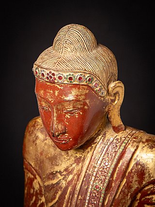 Angled head detail from above showing hair pattern and inlaid headband