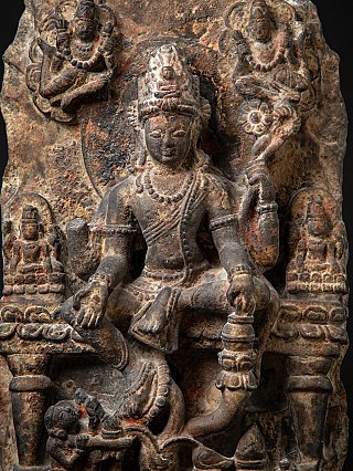 Antikes indisches Steinschnitzrelief von Avalokiteshvara (Padmapani)