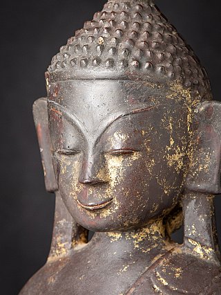 Antike hölzerne burmesische Shan-Buddhafigur