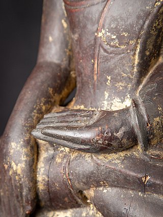 Antike hölzerne burmesische Shan-Buddhafigur