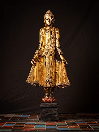 Large Mandalay Buddha statue from Burma (Myanmar), antique gilded wood, full front view