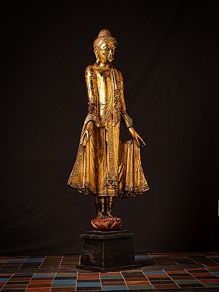 Grote antieke houten Mandalay Boeddha
