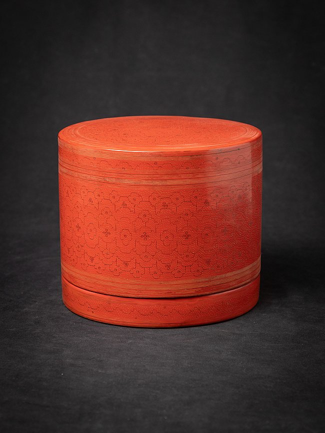 Oude lakwerk betelnut box