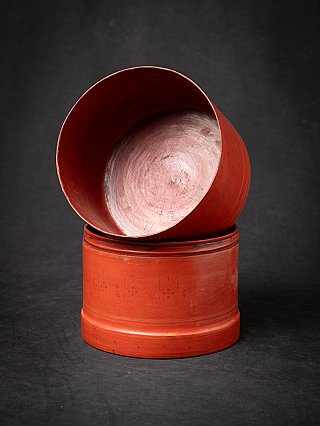 Oude lakwerk betelnut box