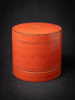 Birmese lakwerk betelnootdoos met deksel, cilindervorm met ingekerfd bloemmotief