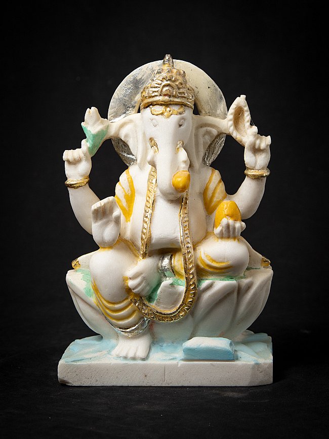 Sitzende Ganesha-Statue aus Marmor, Indien, Vorderansicht mit Bemalung