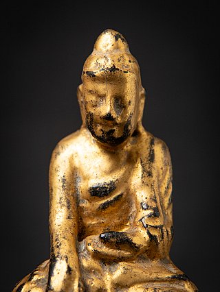 Antike holzerne Burmesische Buddhafigur