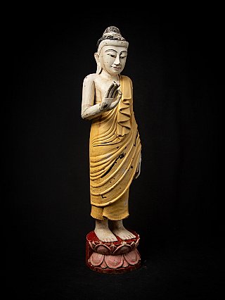 Stehende Buddha-Statue aus Myanmar in Dreiviertelansicht, Hand in Vitarka-Mudra