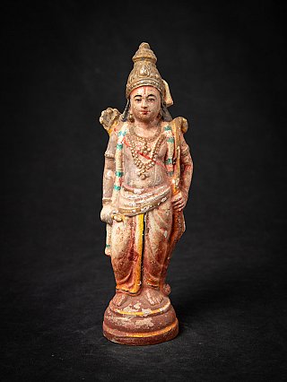 Rama-beeld uit India, staand op ronde sokkel, frontaal met beschilderde details