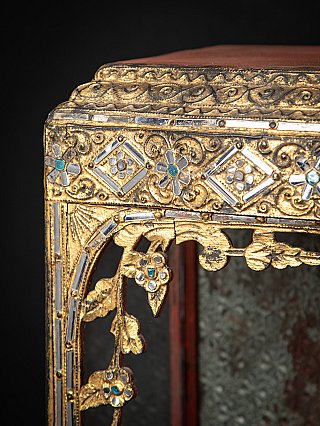 Antike holzerne Birmanische Buddha Tempel