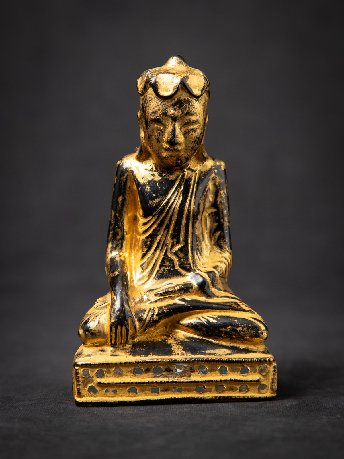 木製　ミャンマー Antique wooden Burmese Buddha statue from Burma (Myanmar)