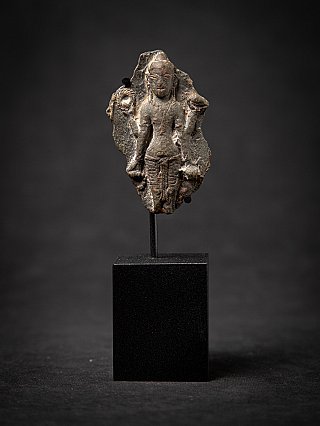 Vishnu statue fragment in bronze from Burma (Myanmar), full front on display stand