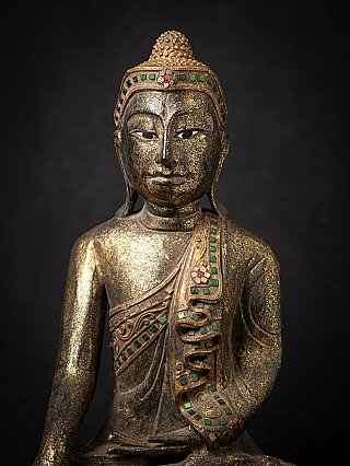 Newly made Thai Buddha statue
