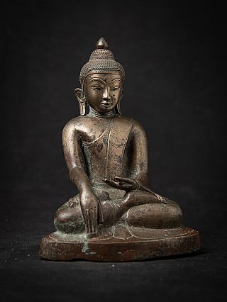 Antique bronze Burmese Ava Buddha of very fine quality