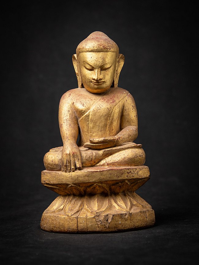 Antike hölzerne burmesische Buddhafigur