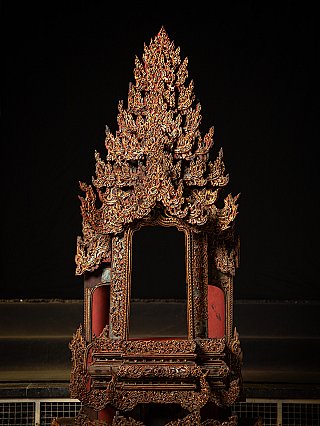 Groot antiek Birmees Boeddha altaar