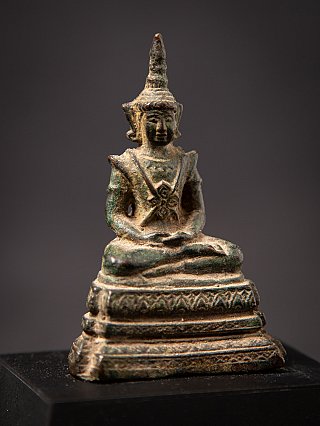 Antique bronze Thai Buddha statue