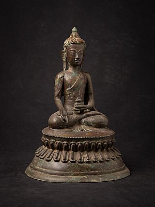 Antike bronzene burmesische Buddhafigur