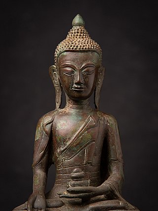 Antike bronzene burmesische Buddhafigur