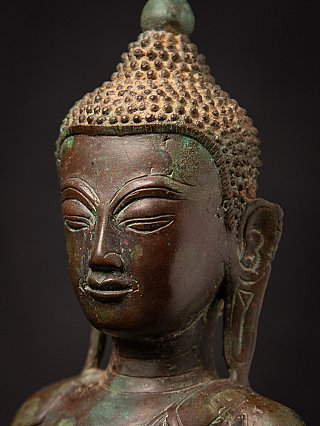 Antike bronzene burmesische Buddhafigur