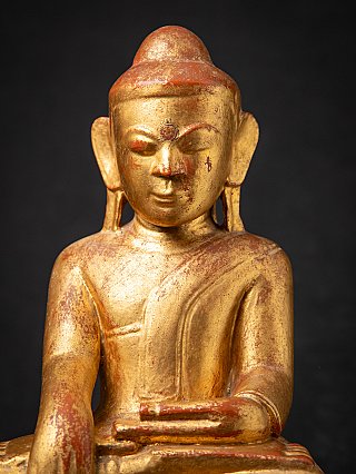 Antike hölzerne burmesische Buddhafigur