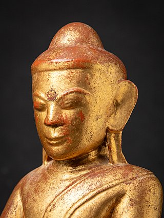 Antike hölzerne burmesische Buddhafigur