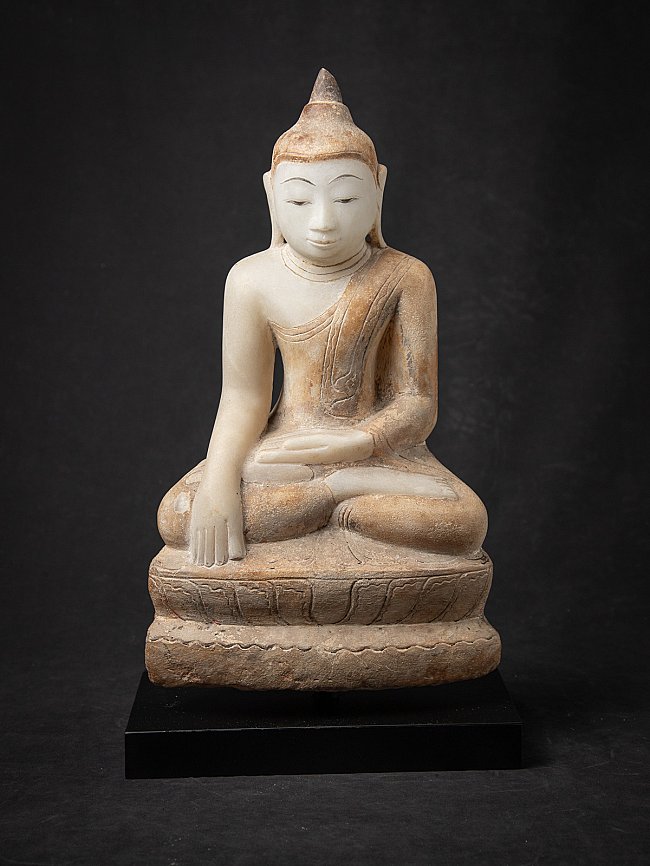 Buddha statue in marble from Burma (Myanmar), seated in bhumisparsha mudra, full front