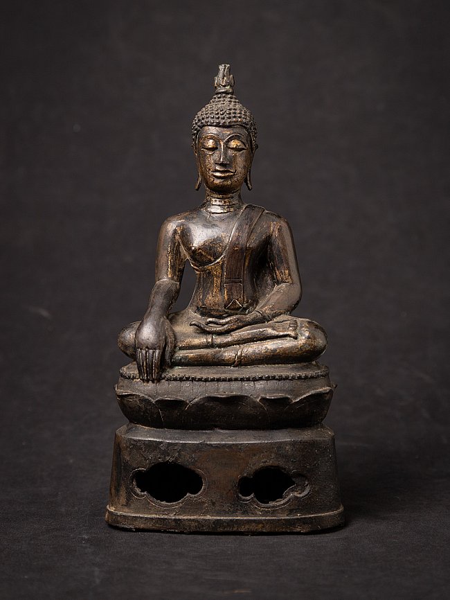 Antique bronze Buddha statue
