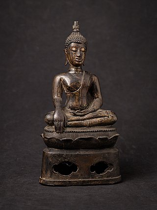 Antique bronze Buddha statue