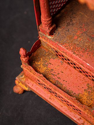 Alter nepalesischer tempel aus Metal