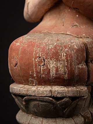 Alte burmesische Teakholz-Mönchfigur