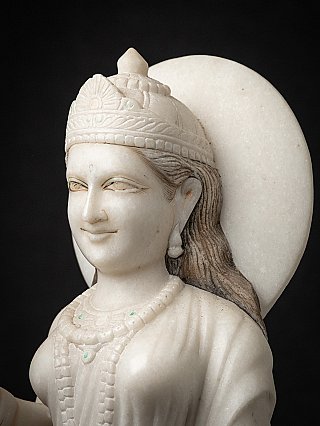 Oud marmeren beeld van Brahmacharini