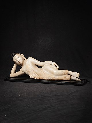 Besondere antike liegende Buddhafigur aus Marmor