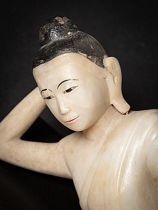 Besondere antike liegende Buddhafigur aus Marmor