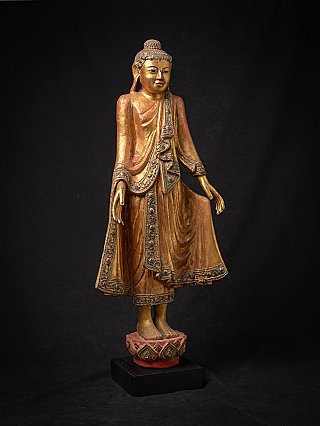 Antieke houten staande Mandalay Boeddha